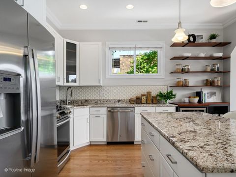 Tiny photo for 653 W BARRY Avenue #2S, Chicago, IL 60657 (MLS # 12631594)