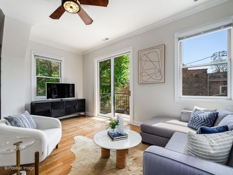 Tiny photo for 653 W BARRY Avenue #2S, Chicago, IL 60657 (MLS # 12631594)