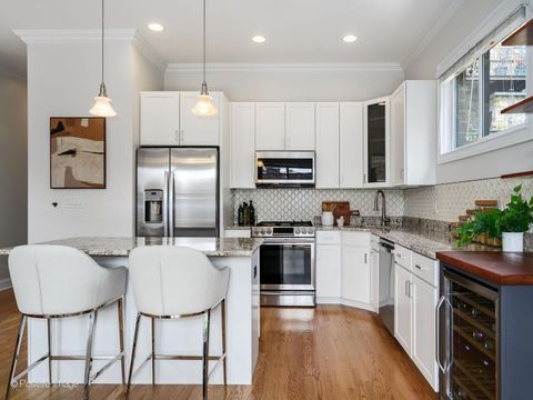 Tiny photo for 653 W BARRY Avenue #2S, Chicago, IL 60657 (MLS # 12631594)