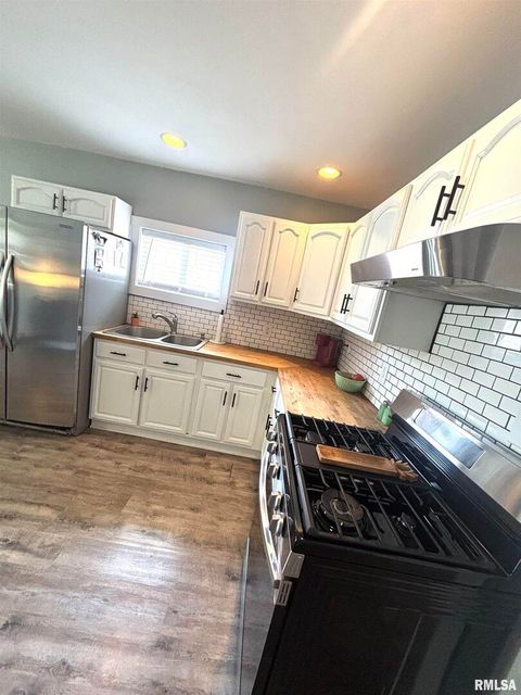 Tiny photo for 510 1/2 E 6TH Street, Metropolis, IL 62960 (MLS # EB458921)