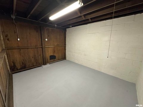 Tiny photo for 2215 GRAND Avenue, Davenport, IA 52803 (MLS # QC4267825)