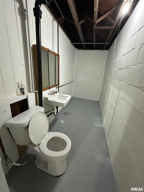 Tiny photo for 2215 GRAND Avenue, Davenport, IA 52803 (MLS # QC4267825)