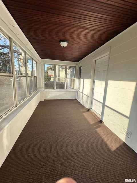 Tiny photo for 2215 GRAND Avenue, Davenport, IA 52803 (MLS # QC4267825)