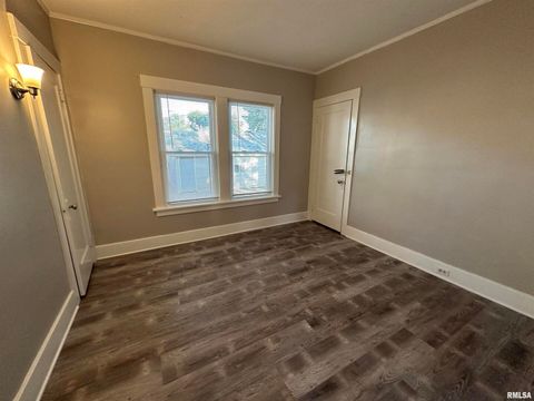 Tiny photo for 2215 GRAND Avenue, Davenport, IA 52803 (MLS # QC4267825)