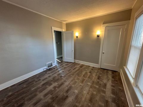 Tiny photo for 2215 GRAND Avenue, Davenport, IA 52803 (MLS # QC4267825)