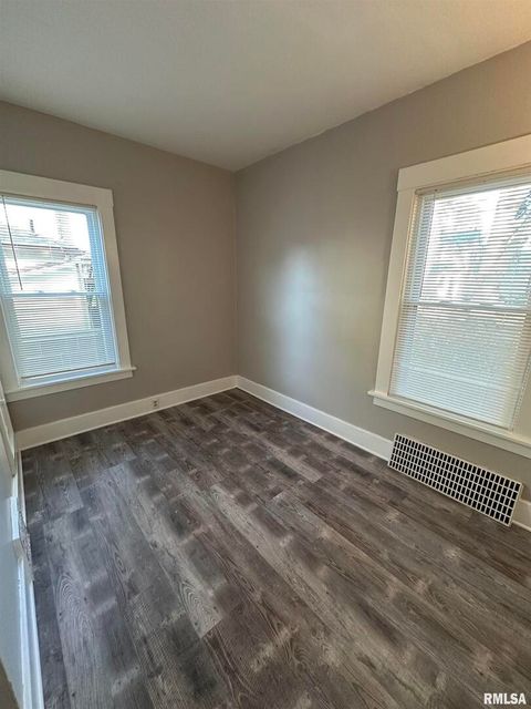 Tiny photo for 2215 GRAND Avenue, Davenport, IA 52803 (MLS # QC4267825)