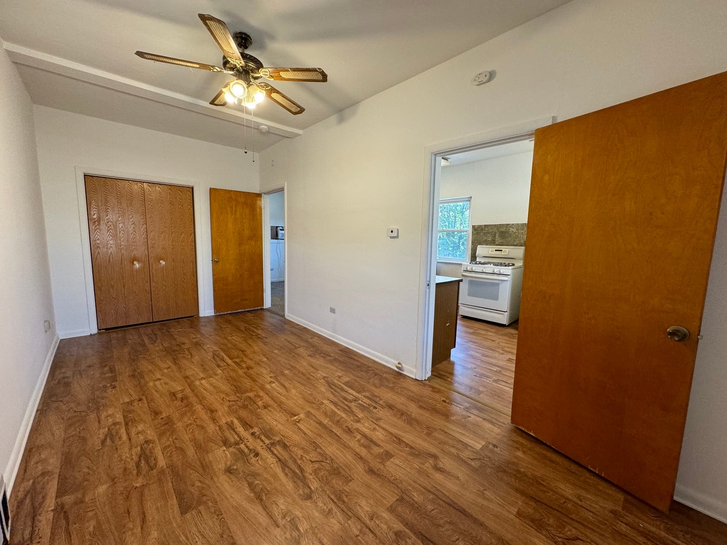 3S230 Warren Avenue 4