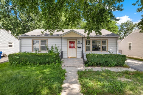Photo of 10019 S Tripp Avenue, Oak Lawn, IL 60453 (MLS # 12768386)