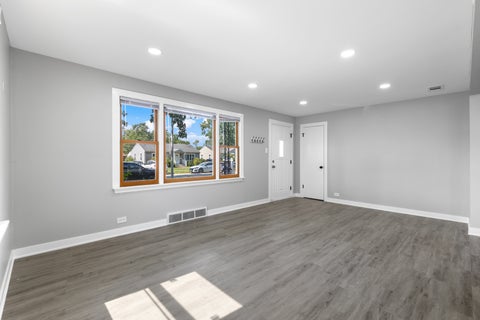 Tiny photo for 10019 S Tripp Avenue, Oak Lawn, IL 60453 (MLS # 12768386)