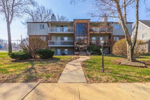 Photo of 1111 E Jefferson Street #1, Bloomington, IL 61701 (MLS # 12599853)