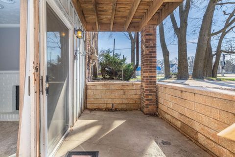 Tiny photo for 1111 E Jefferson Street #1, Bloomington, IL 61701 (MLS # 12599853)