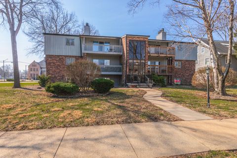 Tiny photo for 1111 E Jefferson Street #1, Bloomington, IL 61701 (MLS # 12599853)