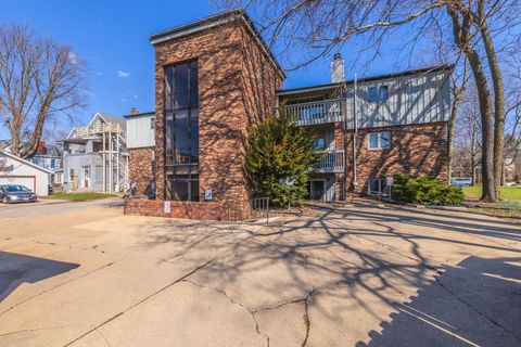 Tiny photo for 1111 E Jefferson Street #1, Bloomington, IL 61701 (MLS # 12599853)