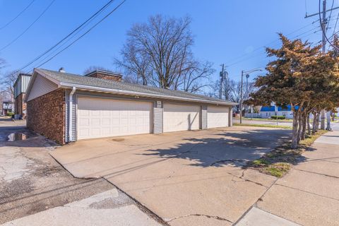 Tiny photo for 1111 E Jefferson Street #1, Bloomington, IL 61701 (MLS # 12599853)