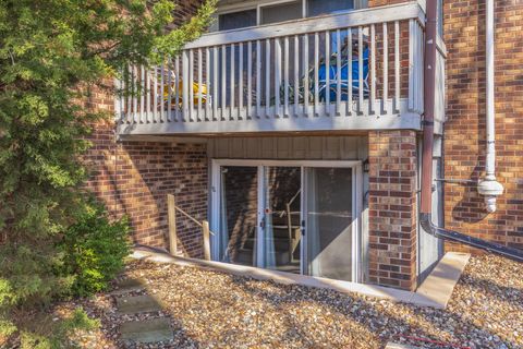 Tiny photo for 1111 E Jefferson Street #1, Bloomington, IL 61701 (MLS # 12599853)