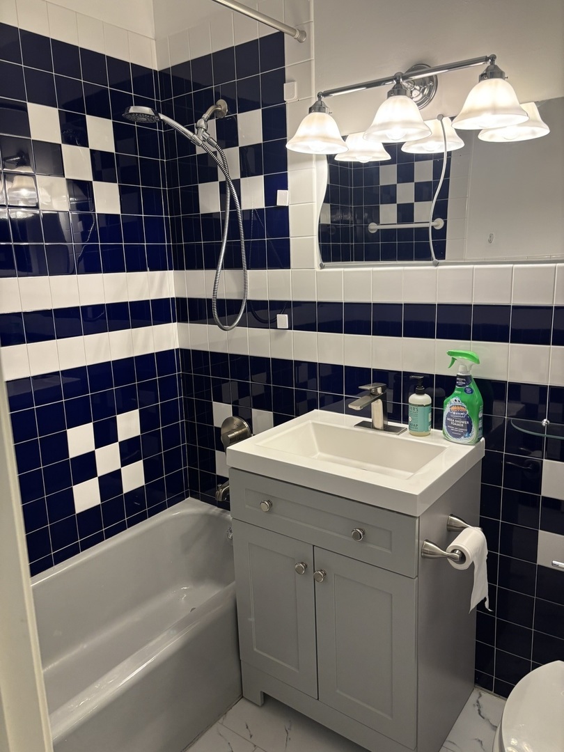 900 N Lake Shore Drive 1001
