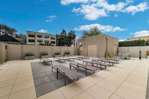 Tiny photo for 555 W Cornelia Avenue #1311, Chicago, IL 60657 (MLS # 12452833)