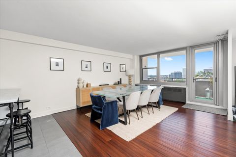 Tiny photo for 555 W Cornelia Avenue #1311, Chicago, IL 60657 (MLS # 12452833)