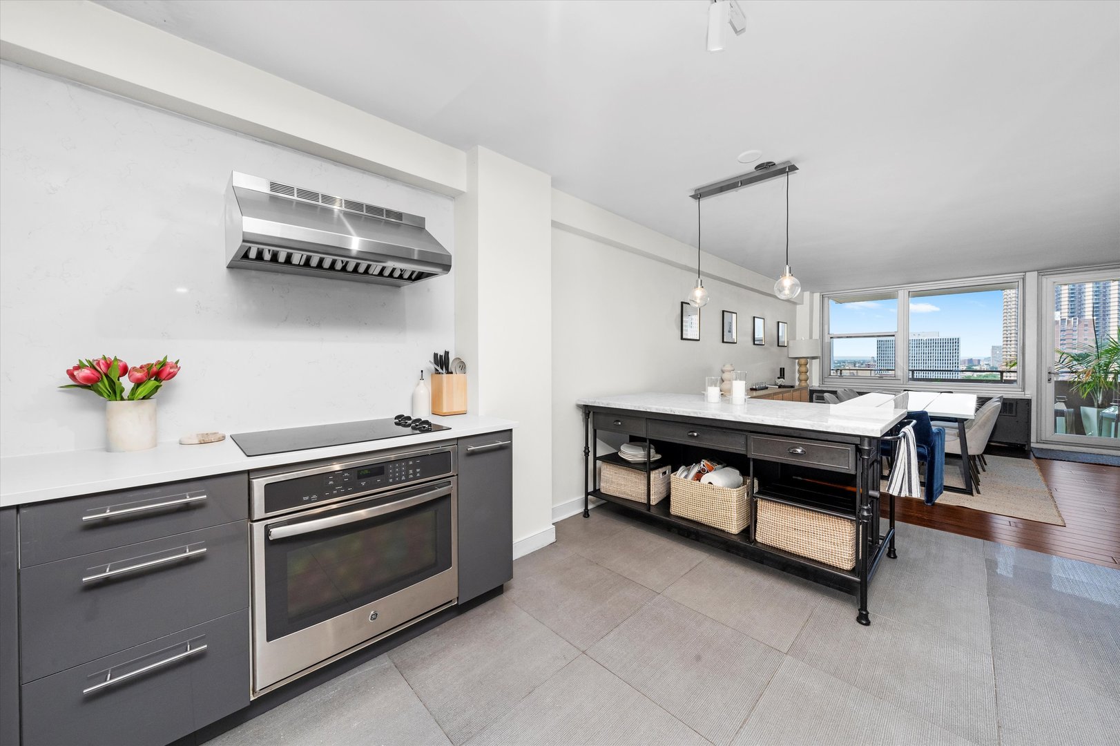555 W Cornelia Avenue 1311