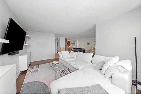 Tiny photo for 555 W Cornelia Avenue #1311, Chicago, IL 60657 (MLS # 12452833)