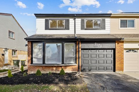 9128 Hollyberry Avenue Des Plaines IL 60016