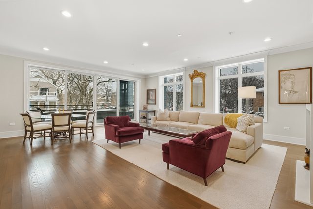 5748 N Hermitage Avenue 104