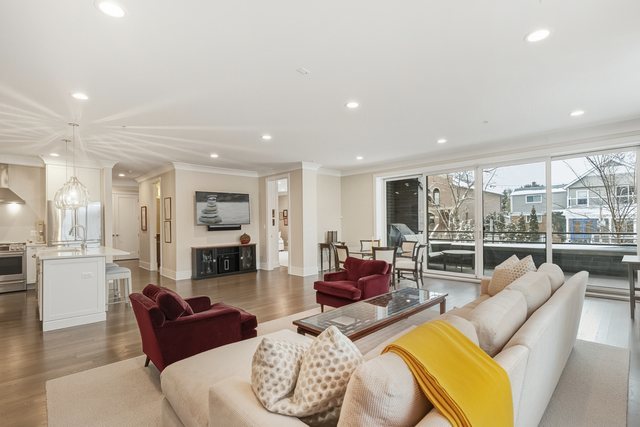 5748 N Hermitage Avenue 104