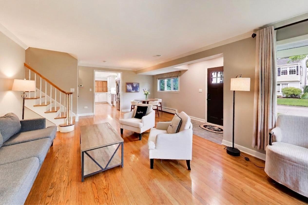 1311 E Woodford Place