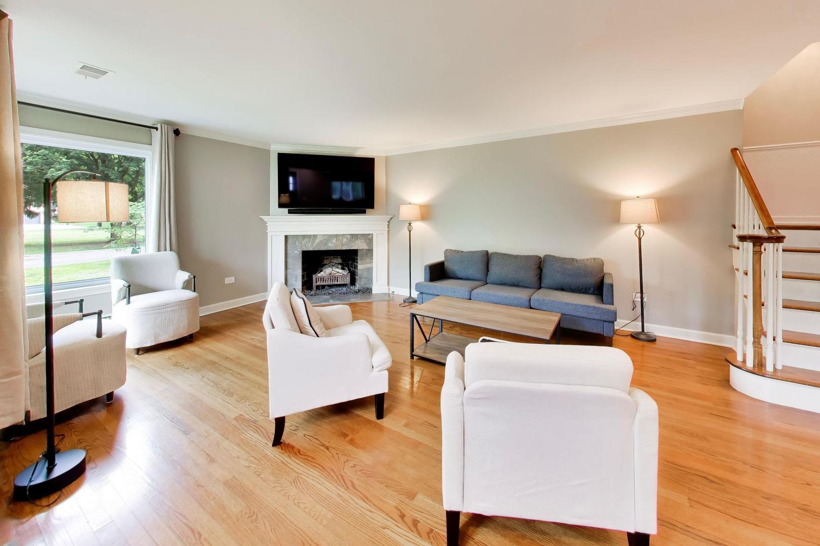 1311 E Woodford Place
