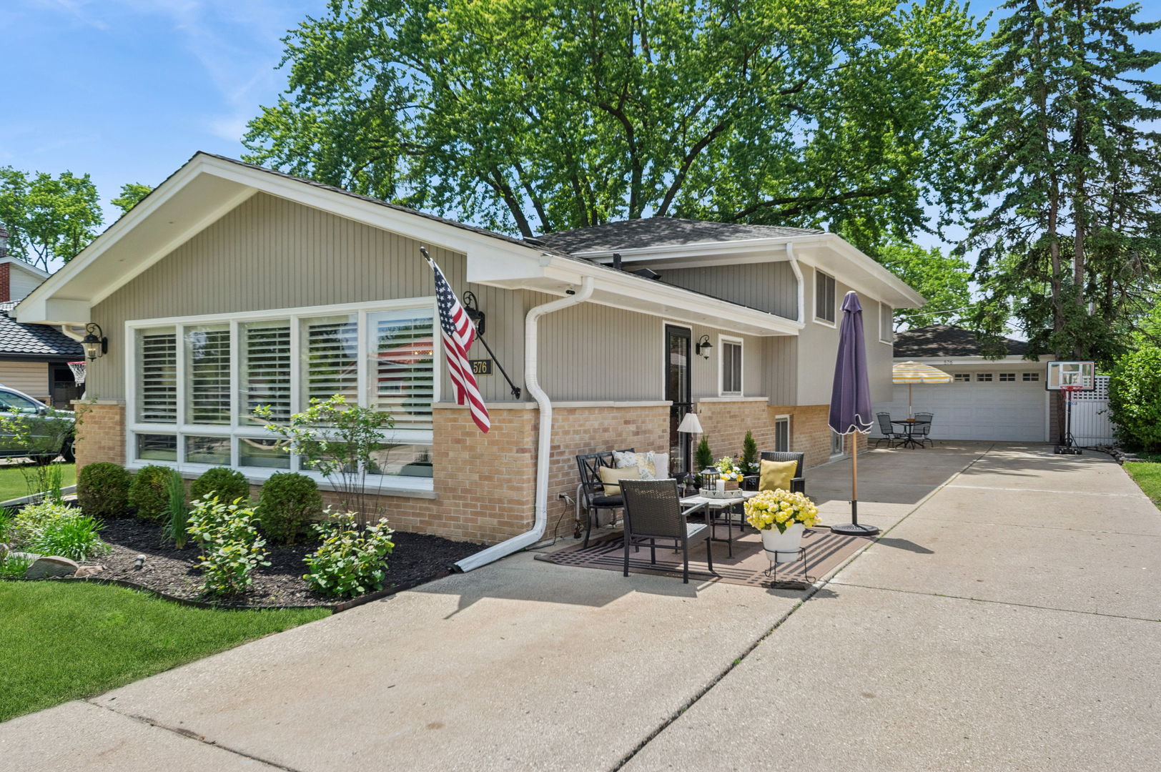 576 Bedford Lane