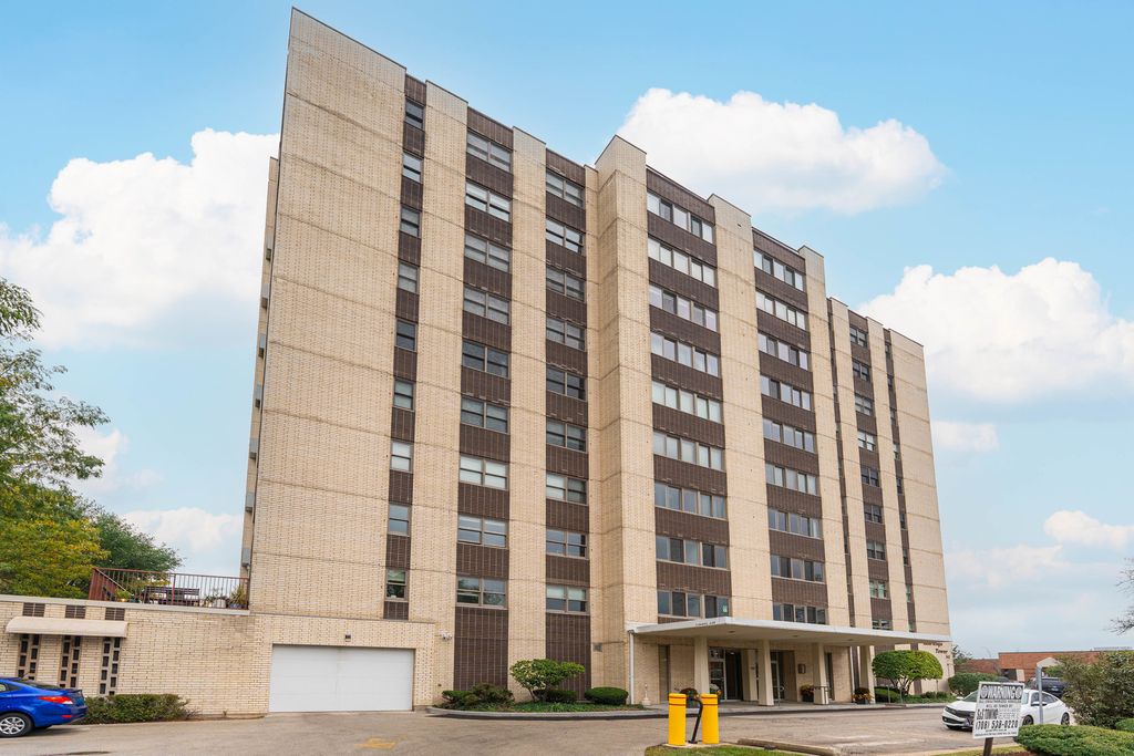 Photo for 141 N La Grange Road #601, La Grange, IL 60525 (MLS # 12497407)