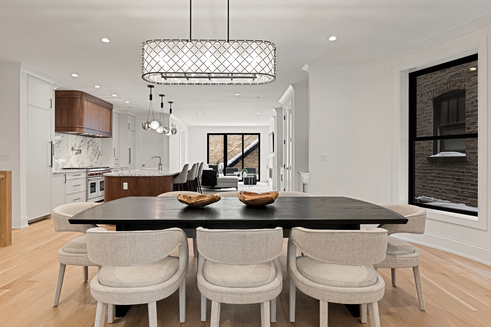 3711 N Magnolia Avenue