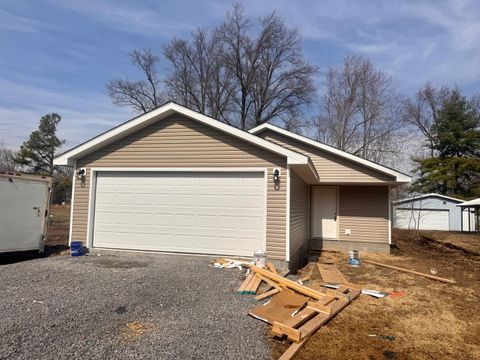 Photo of 817 W Stotlar Street, Herrin, IL 62948 (MLS # 12582448)