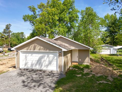 Photo of 817 W Stotlar Street, Herrin, IL 62948 (MLS # 12582448)