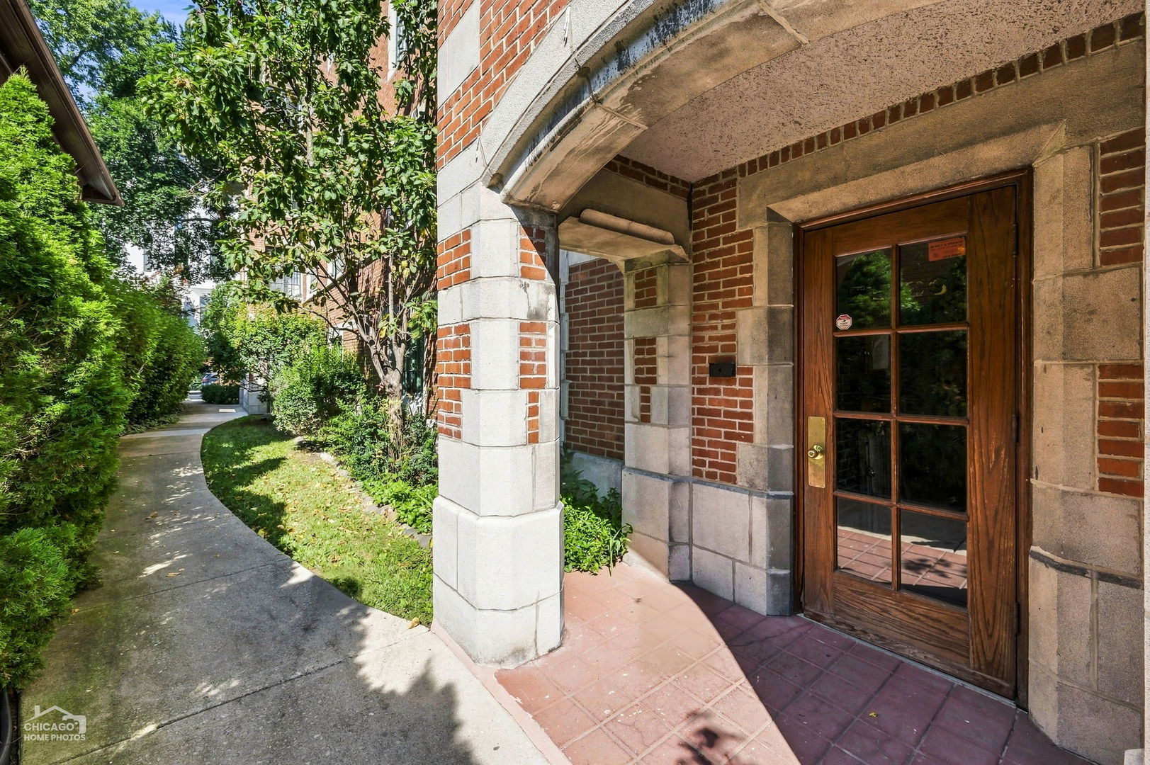 5529 S University Avenue 4W
