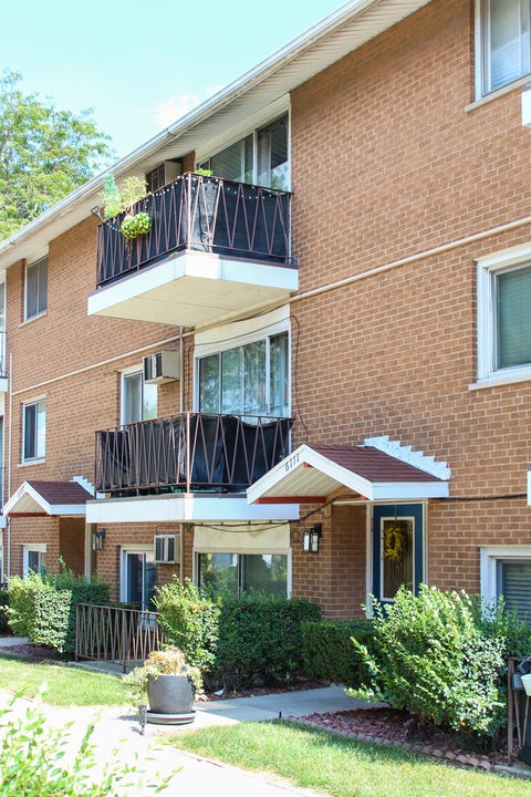 Photo of 6111 W 64th Place #3, Chicago, IL 60638 (MLS # 12762383)