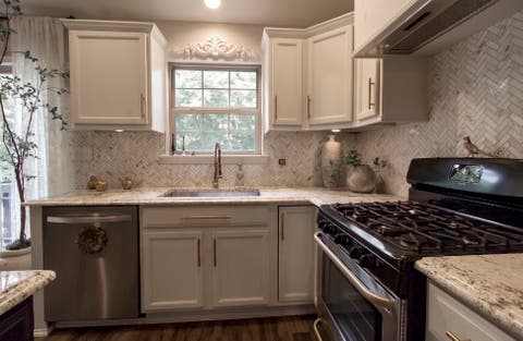 Tiny photo for 110 Swanson Street, Ottawa, IL 61350 (MLS # 12737323)