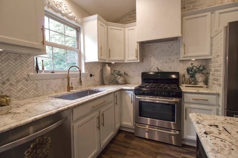 Tiny photo for 110 Swanson Street, Ottawa, IL 61350 (MLS # 12737323)