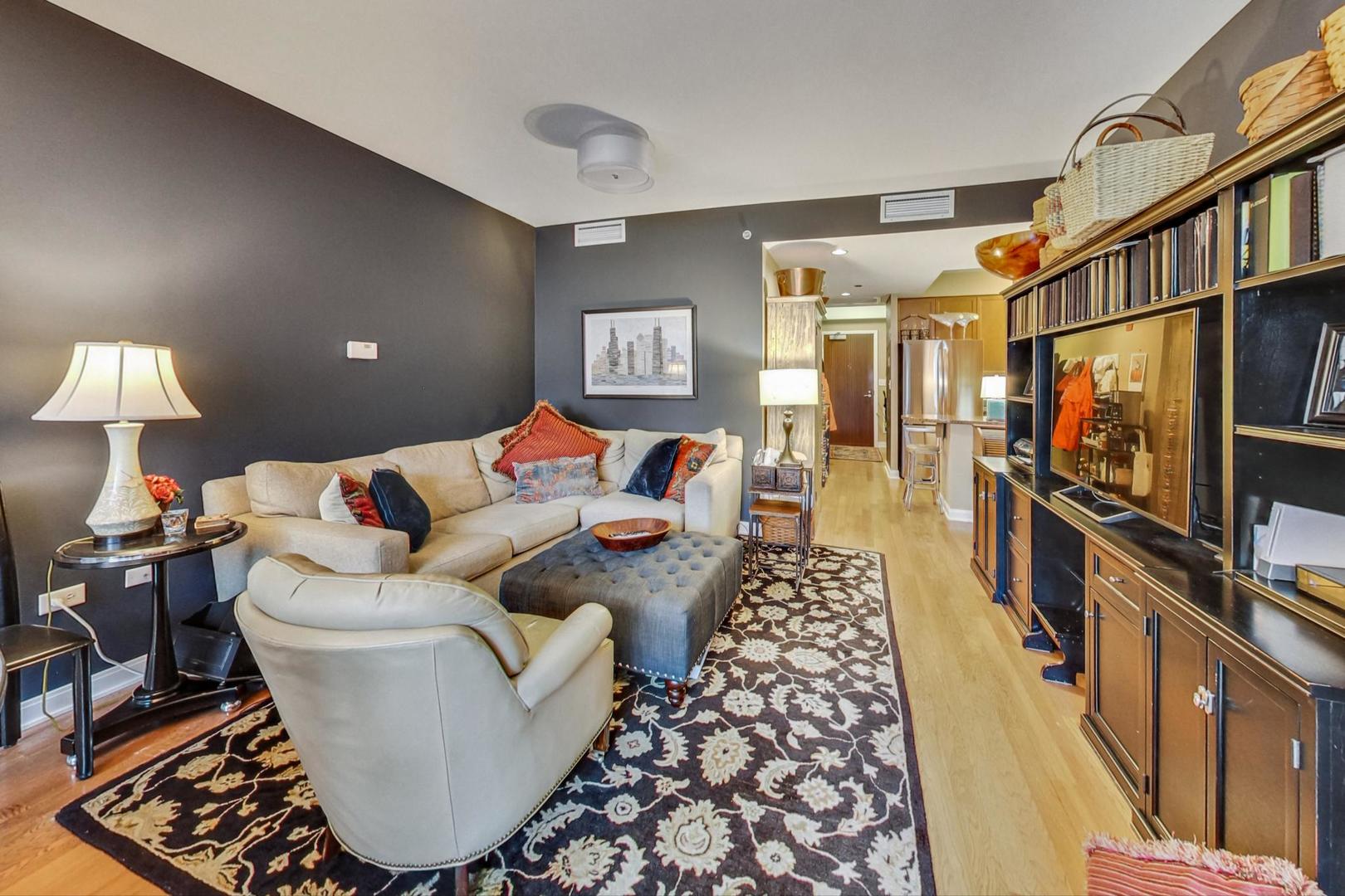 130 N Garland Court 1806