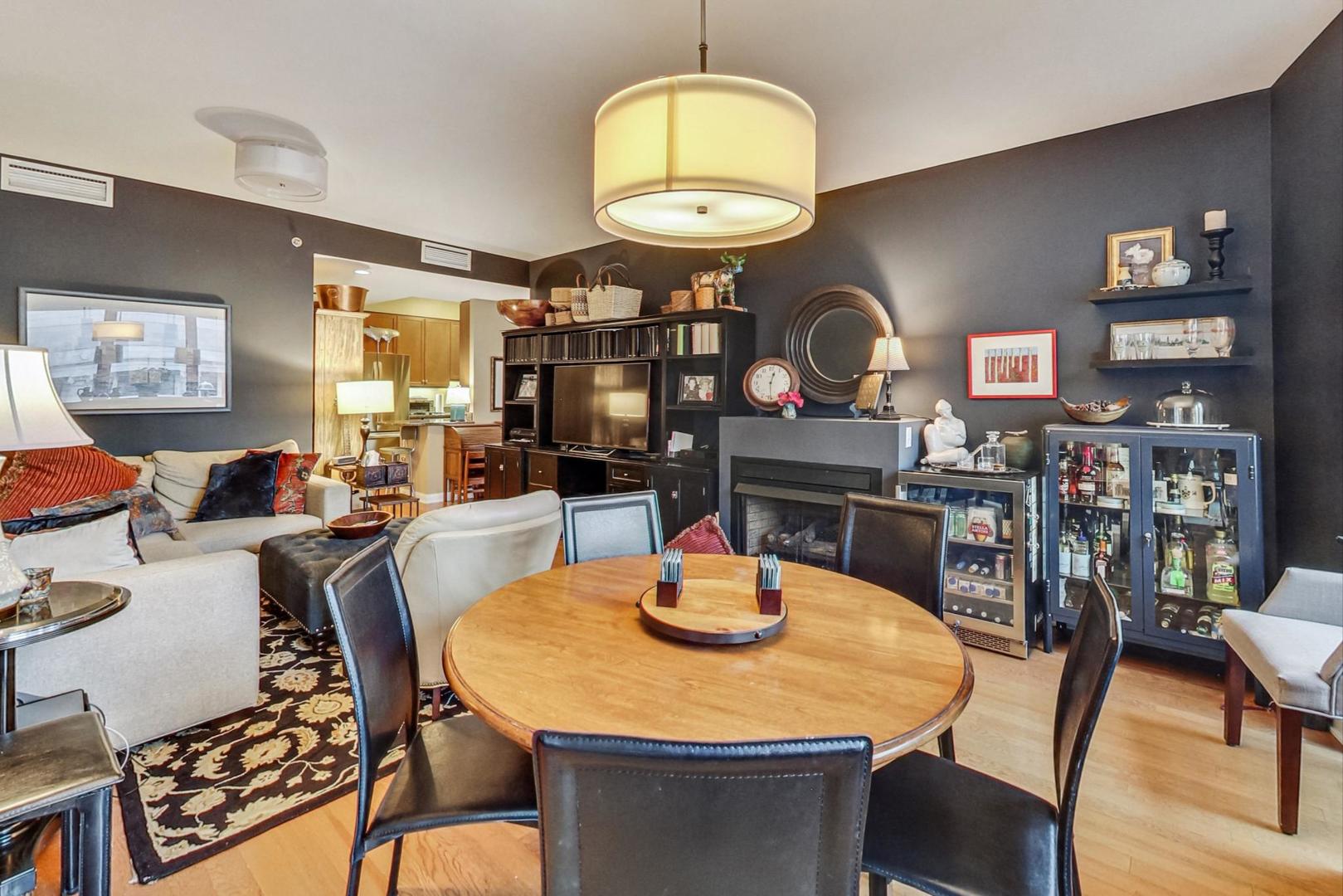 130 N Garland Court 1806
