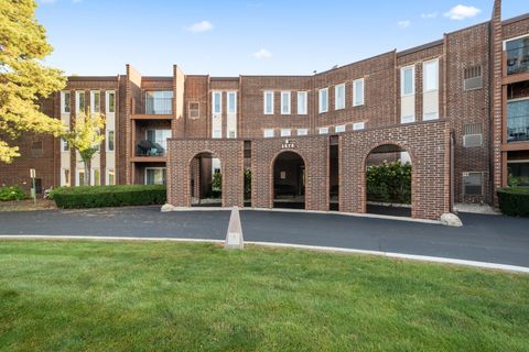 Photo of 1575 Sandpebble Drive #336, Wheeling, IL 60090 (MLS # 12465442)