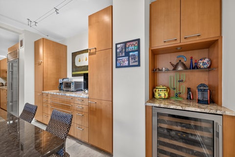Tiny photo for 55 W Delaware Place #1007, Chicago, IL 60610 (MLS # 12748104)
