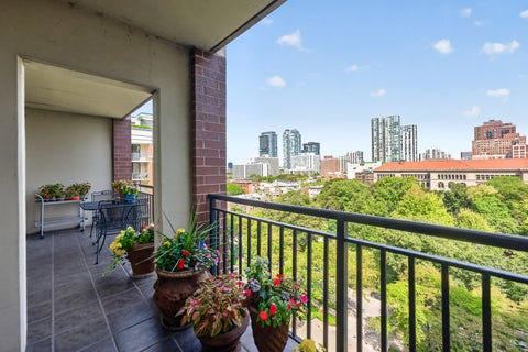 Tiny photo for 55 W Delaware Place #1007, Chicago, IL 60610 (MLS # 12748104)