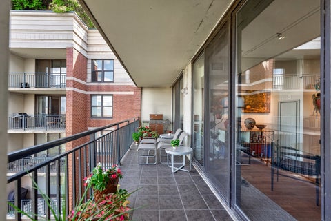 Tiny photo for 55 W Delaware Place #1007, Chicago, IL 60610 (MLS # 12748104)