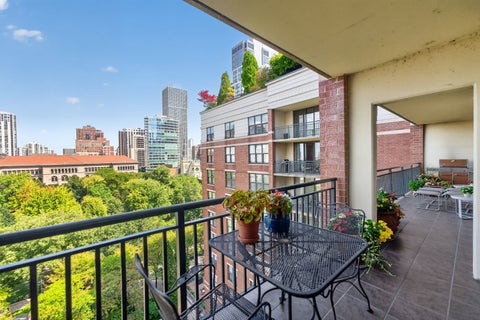 Tiny photo for 55 W Delaware Place #1007, Chicago, IL 60610 (MLS # 12748104)