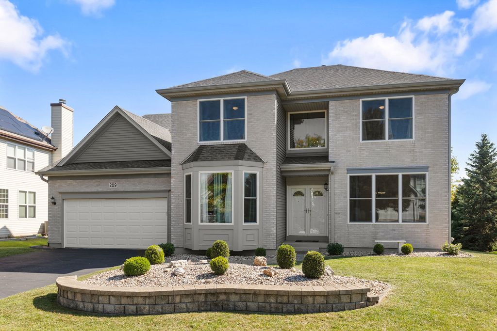 Photo for 209 Regency Boulevard, Sugar Grove, IL 60554 (MLS # 12497258)