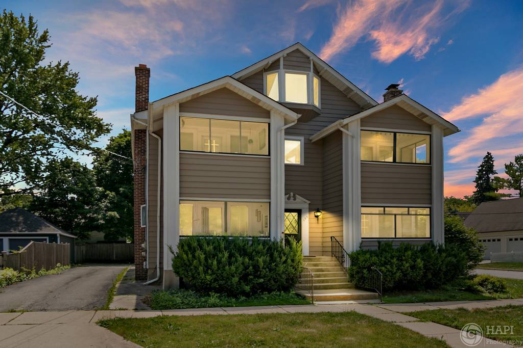 Photo 1 of 14 — 139 W Russell Street 3, Barrington, IL 60010