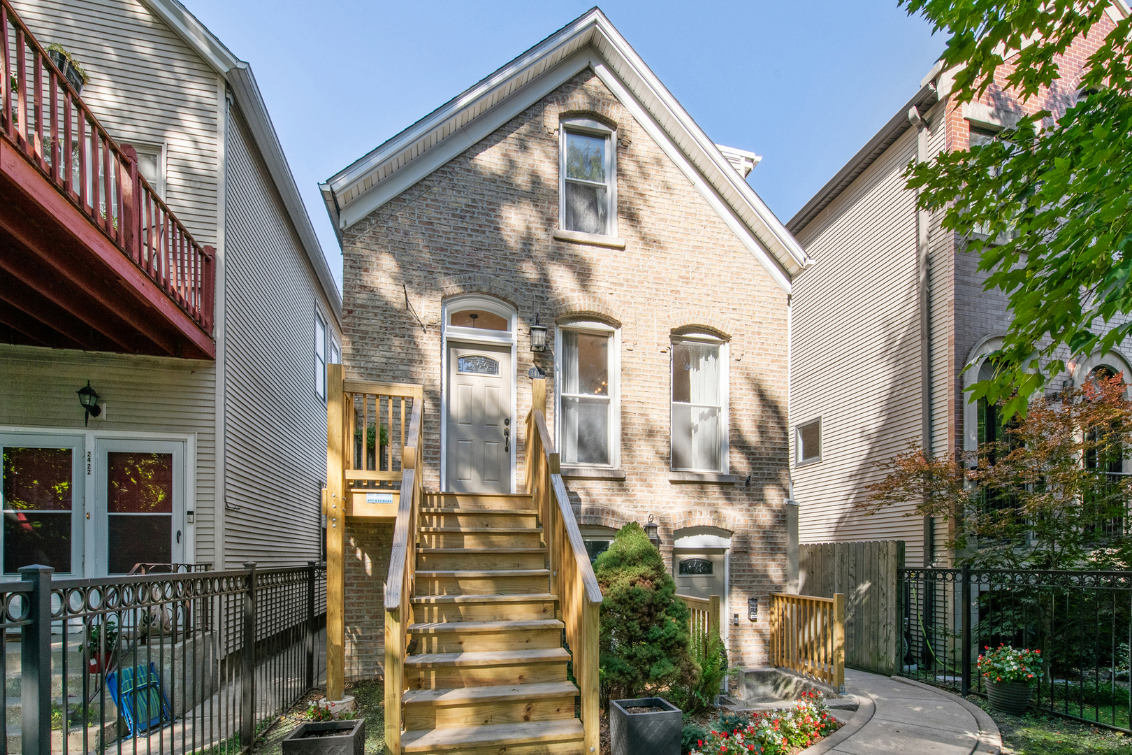 Chicago, Illinois 60647, United States, 3 Bedrooms Bedrooms, ,3 BathroomsBathrooms,Residential,Active,228790