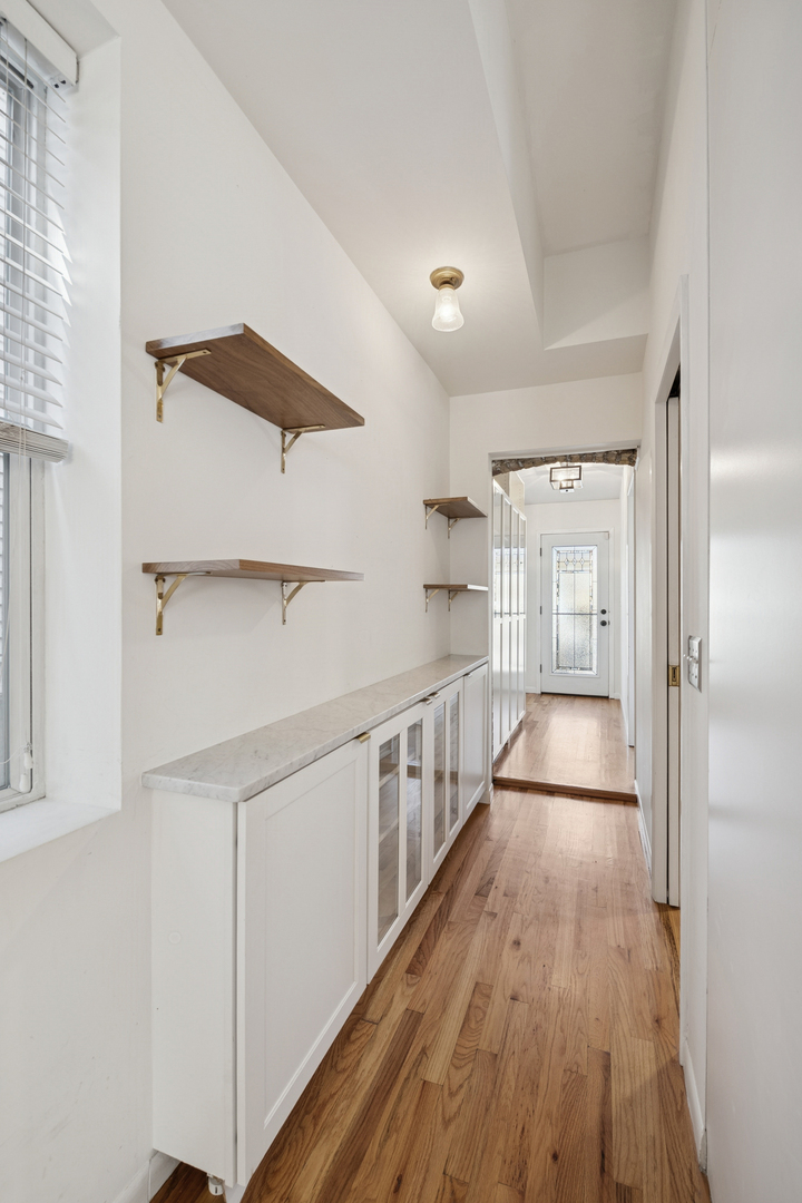 Chicago, Illinois 60647, United States, 3 Bedrooms Bedrooms, ,3 BathroomsBathrooms,Residential,Active,228790