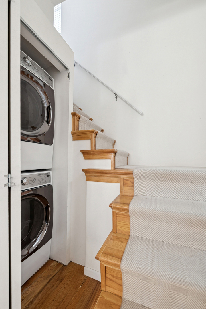 Chicago, Illinois 60647, United States, 3 Bedrooms Bedrooms, ,3 BathroomsBathrooms,Residential,Active,228790